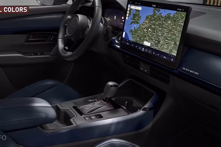 Về mặt kỹ thuật, CX-5 2026 dự kiến sẽ có kích thước lớn hơn một chút so với thế hệ hiện tại. Phiên bản dành cho thị trường Bắc Mỹ cũng được cho là sẽ chuyển sang sử dụng hộp số tự động biến mô thay cho hộp số ly hợp kép từng bị phàn nàn về độ giật ở dải tốc độ thấp.