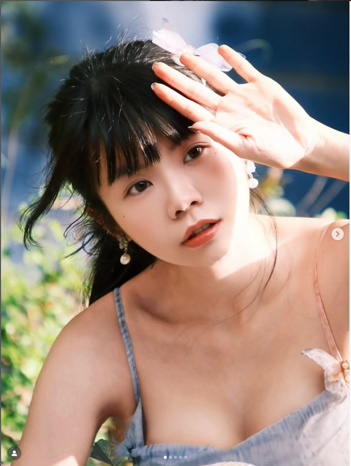 Chính sự tự nhiên, nhẹ nhàng ấy khiến content của zi_huang_ trở nên khác biệt hoàn toàn so với số đông hot girl hiện nay.