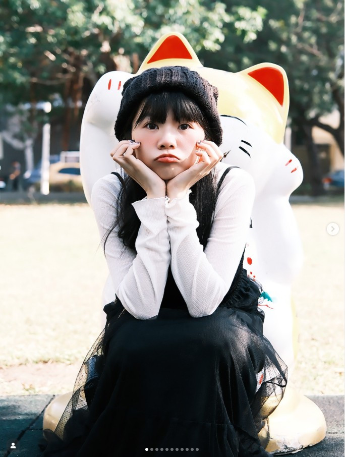 Với biệt tài "nuôi chim" cùng phong cách content độc đáo, cô nàng đang dần chiếm được cảm tình của đông đảo cư dân mạng và hứa hẹn sẽ còn tiếp tục gây chú ý trong thời gian tới.