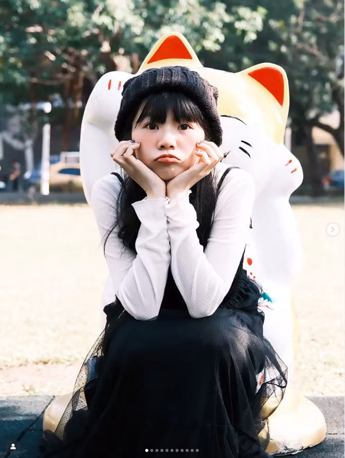 Với biệt tài "nuôi chim" cùng phong cách content độc đáo, cô nàng đang dần chiếm được cảm tình của đông đảo cư dân mạng và hứa hẹn sẽ còn tiếp tục gây chú ý trong thời gian tới.