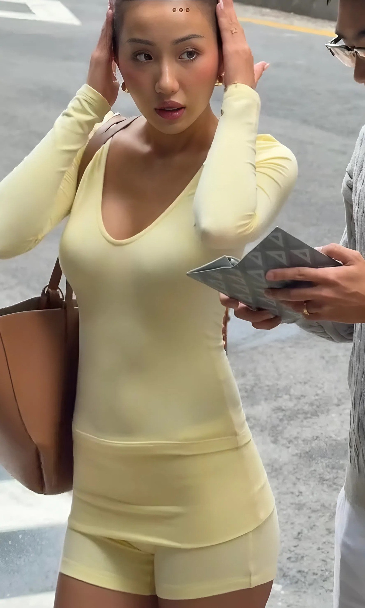 Cuối năm 2022, Huyền 2K4 gây xôn xao dư luận khi kết hôn với thiếu gia Nguyễn Phạm Anh Duy, còn được biết đến với biệt danh Duy Nhỏ hay Bụt. Việc lập gia đình khi mới 18 tuổi từng khiến cô nhận về không ít ý kiến trái chiều. Tuy nhiên, theo thời gian, Huyền 2K4 dần chứng minh lựa chọn của mình khi xây dựng cuộc sống gia đình ổn định, hạnh phúc và ngày càng viên mãn.