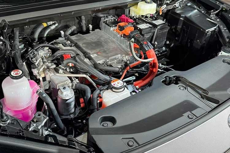 Toyota Highlander 2027 hoàn toàn mới là mẫu xe đầu tiên tích hợp gói công nghệ an toàn Toyota Safety Sense 4.0 với loạt tính năng nâng cấp như phanh tự động khẩn cấp, kiểm soát hành trình thích ứng, hỗ trợ giữ làn, hỗ trợ lái chủ động.