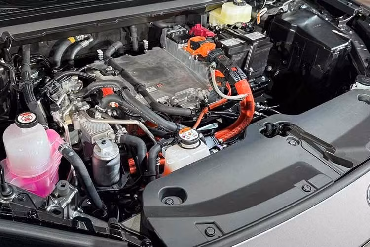 Toyota Highlander 2027 hoàn toàn mới là mẫu xe đầu tiên tích hợp gói công nghệ an toàn Toyota Safety Sense 4.0 với loạt tính năng nâng cấp như phanh tự động khẩn cấp, kiểm soát hành trình thích ứng, hỗ trợ giữ làn, hỗ trợ lái chủ động.