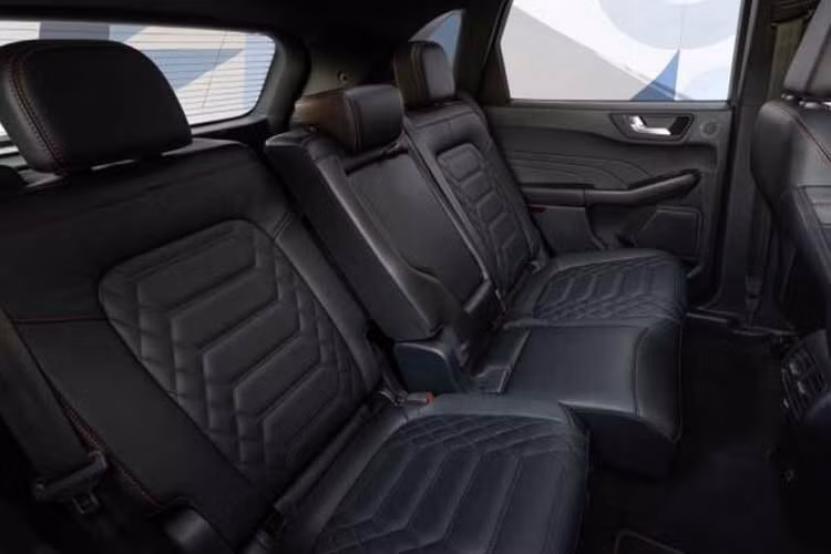 Dù từng được nâng cấp vào 2022, Ford Escape vẫn không được trang bị BlueCruise, mà chỉ có gói hỗ trợ Co-Pilot360 với các tính năng như ga tự động thích ứng, giữ làn, cảnh báo điểm mù.