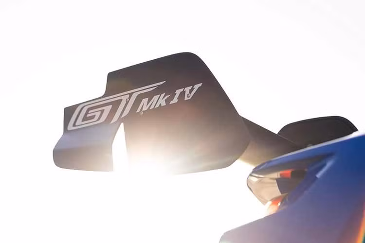 Ford GT Mk IV không bị ràng buộc bởi các quy định kỹ thuật như những phương tiện thương mại, siêu xe GT Mk IV sở hữu nhiều công nghệ mới tối ưu hiệu suất của cỗ máy tốc độ này.