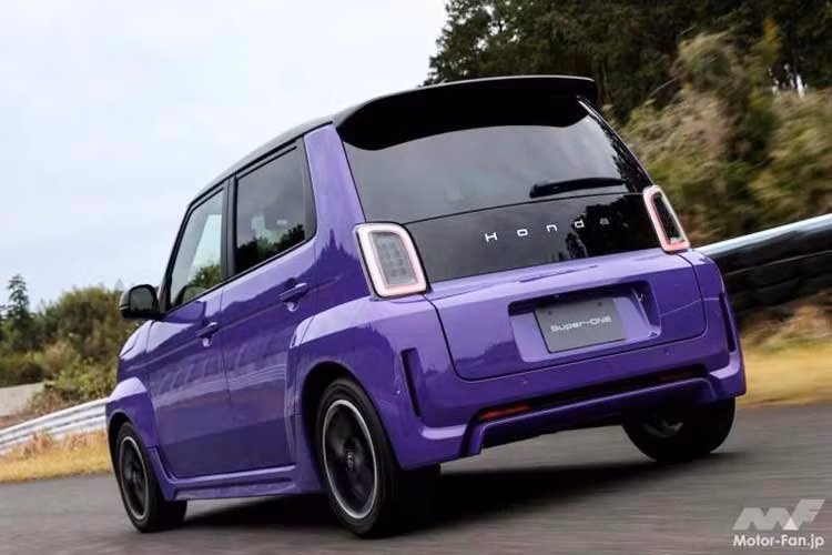 Xe mang diện mạo thể thao với trọng tâm thấp, kiểu dáng rộng và các vòm bánh xe được mở rộng đầy ấn tượng. Mẫu xe này được trang bị màu sơn độc quyền Boost Violet Pearl, tạo nên nhận diện riêng biệt cho dòng sản phẩm mới này.