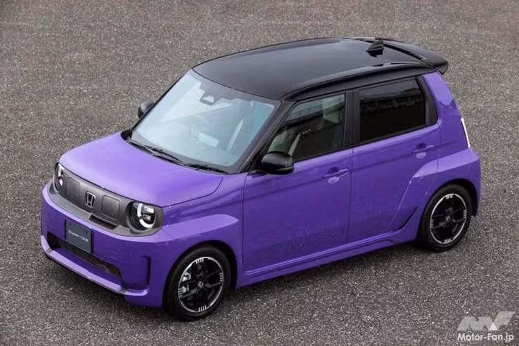 Honda Super-One 2026 được định vị là mẫu xe điện cỡ nhỏ với thiết kế ưu tiên sự năng động và linh hoạt. Mặc dù có kích thước tương đồng với dòng xe kei car đặc trưng tại Nhật, nhưng Super-One lại sở hữu chiều rộng vượt tiêu chuẩn quy định của phân khúc này.