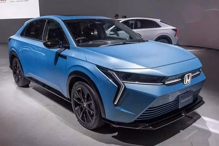 Honda đặt mua tiêu bán 3.000 chiếc xe điện Insight tại thị trường Nhật Bản trong 1 năm. “Chúng tôi xác định sản lượng bán ra giới hạn dựa trên số lượng khách hàng mục tiêu và thị phần của Honda trong phân khúc này", Giám đốc địa phương phụ trách hoạch định sản phẩm của Honda giải thích. Điều này không có gì lạ khi ôtô điện chiếm chưa đến 2% tổng lượng xe mới bán ra tại Nhật Bản.