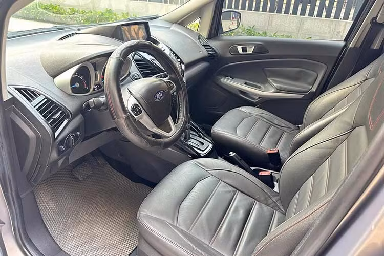 Ưu điểm: Xe SUV cỡ B gầm cao, thiết kế nhỏ gọn, phù hợp đường phố Việt Nam. Dù sử dụng hơn 10 năm nhưng xe sở hữu form dáng và nhiều tiện ích hiện đại. Động cơ 1.5L bền bỉ, tiết kiệm nhiên liệu.