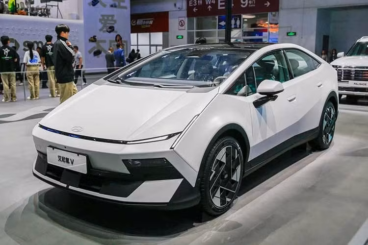 Còn Venus Concept và Earth Concept là hai “hành tinh” đầu tiên trong hệ sinh thái này, đại diện cho những thành quả ban đầu của chiến lược mới tại thị trường ôtô lớn nhất thế giới, đồng thời định hướng cho các mẫu xe sản xuất trong tương lai.