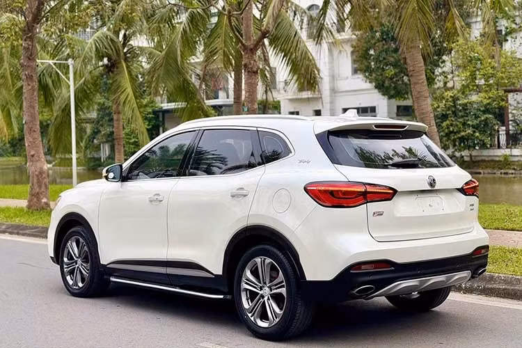 Nhược điểm: Xe có một số lỗi vặt, nhất là về phần điện, điều hòa kém mát. Ngoài ra, yếu tố về thương hiệu cùng hệ thống bảo hành bảo dưỡng của MG còn nhiều hạn chế hơn những hãng xe lâu đời khác.