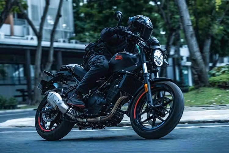 Xe sở hữu hai chế độ lái là Street và Sport có thể ghi nhớ chế độ đã sử dụng gần nhất ngay cả sau khi tắt máy, giúp tăng sự tiện lợi trong sử dụng hàng ngày.