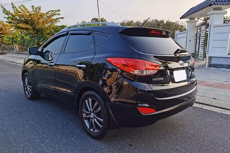 Nhược điểm: Những chiếc xe Hyundai Tucson đời 2012-2013 đã sử dụng 13-14 năm nên có nhiều lỗi vặt, cần chăm sóc kỹ. Độ cách âm của xe chưa thực sự tốt.