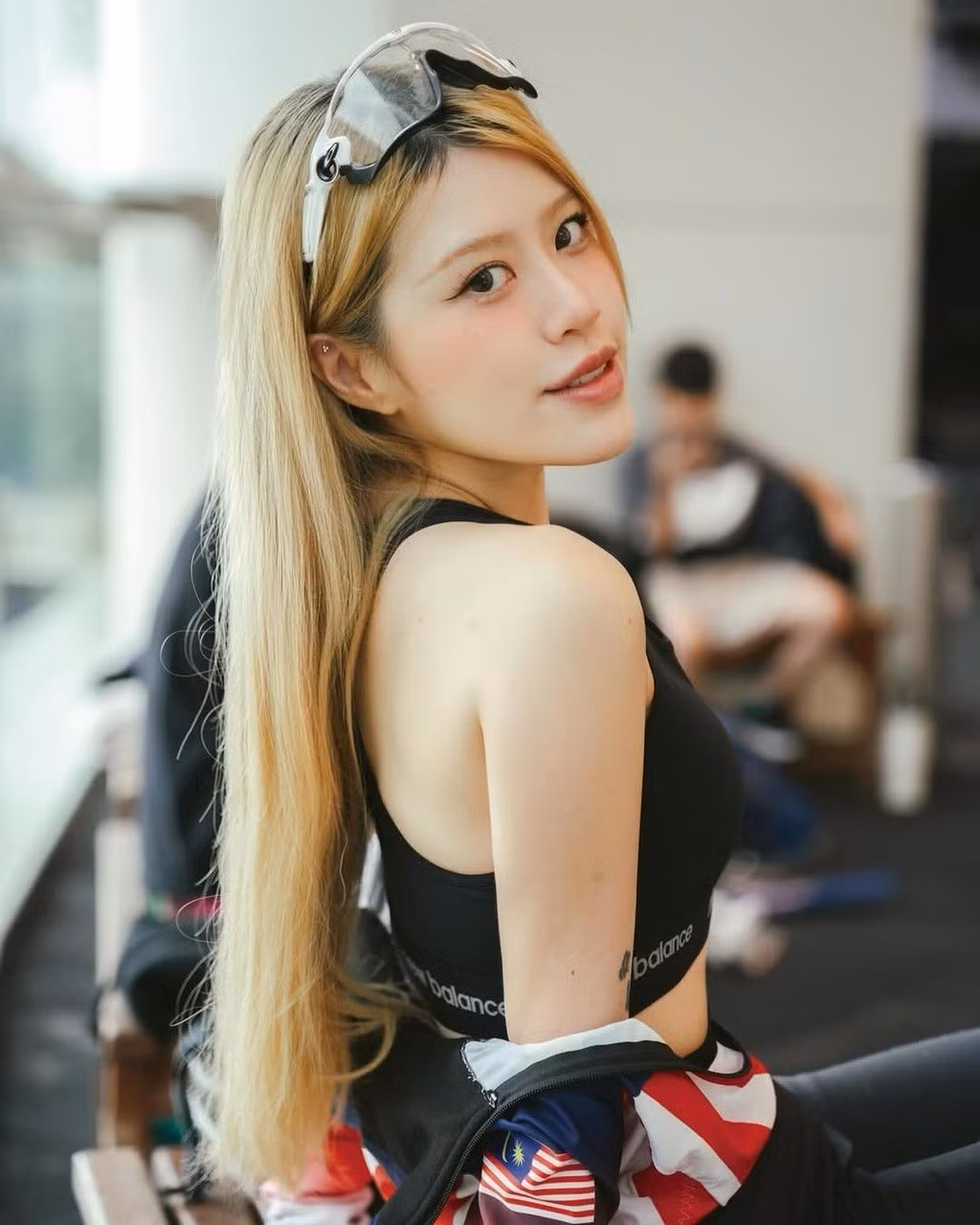 Loạt ảnh mới đây của Ashley Chin cho thấy khả năng "biến hóa" đáng kinh ngạc. Khi ở trong phòng tập, cô nàng toát lên vẻ đẹp khỏe khoắn, năng động.