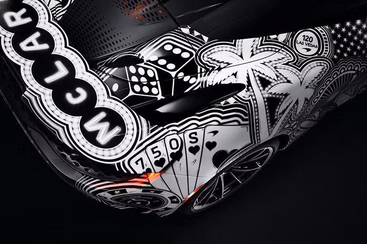 Nhưng đó chưa phải là tất cả, bởi cả hai tay đua McLaren F1 Lando Norris và Oscar Piastri đều đã áp dụng một số chi tiết thiết kế thủ công của riêng họ. Một con mắt tinh tường cũng có thể nhận thấy sự bổ sung của Giải vô địch thế giới dành cho các nhà sản xuất thứ mười của McLaren dưới dạng một ngôi sao trên cản sau.