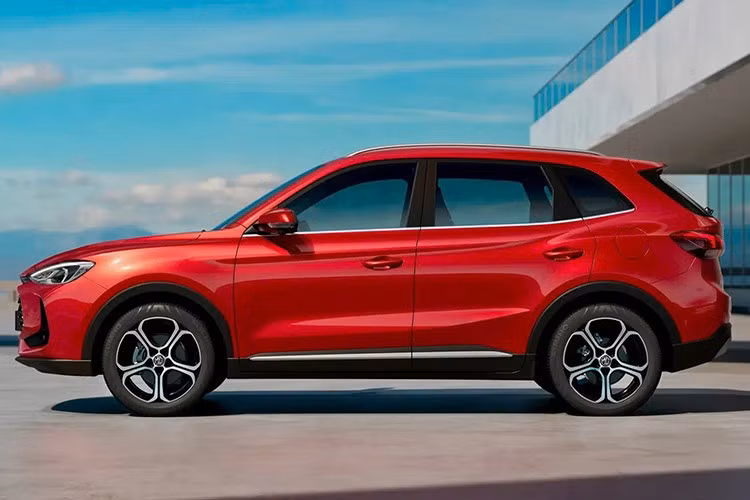 Tại nhiều thị trường, bao gồm cả châu Âu nhưng không có Úc, ZS thế hệ thứ hai chỉ được trang bị hệ truyền động hybrid mạnh mẽ 193 mã lực, nhưng thị trường Úc sẽ được trang bị động cơ xăng tăng áp 1,5 lít mới cho mẫu MG ZS Vibe 2026.