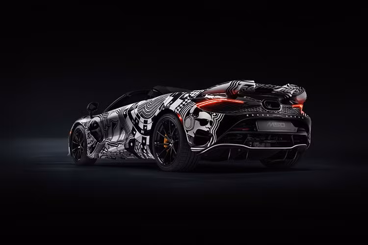 Trước thềm sự kiện năm nay, McLaren đã quyết định ra mắt một chiếc 750S Spider độc nhất vô nhị, phô diễn trọn vẹn khả năng sáng tạo của bộ phận cá nhân hóa MSO. Đây là một cách tiếp cận khá khác biệt để tôn vinh Las Vegas, đặc biệt là khi thành phố này được định hình bởi ánh đèn neon và sắc màu.