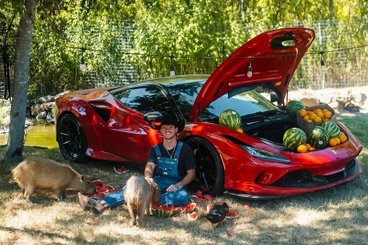 View - YouTuber đốt xe siêu xe Ferrari làm content bị bắt vì nghi trốn thuế | Báo Tri thức và Cuộc sống - TIN TỨC PHỔ BIẾN KIẾN THỨC 24H