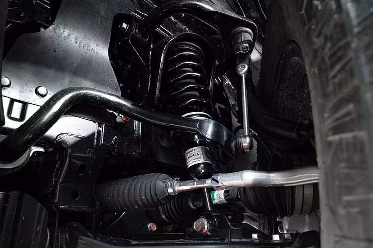 Đáng chú ý, Navara thế hệ mới còn duy trì khả năng kéo tối đa 3.500 kg, tải trọng từ 950 đến 1.047 kg – phù hợp tiêu chuẩn phân khúc bán tải cỡ trung.