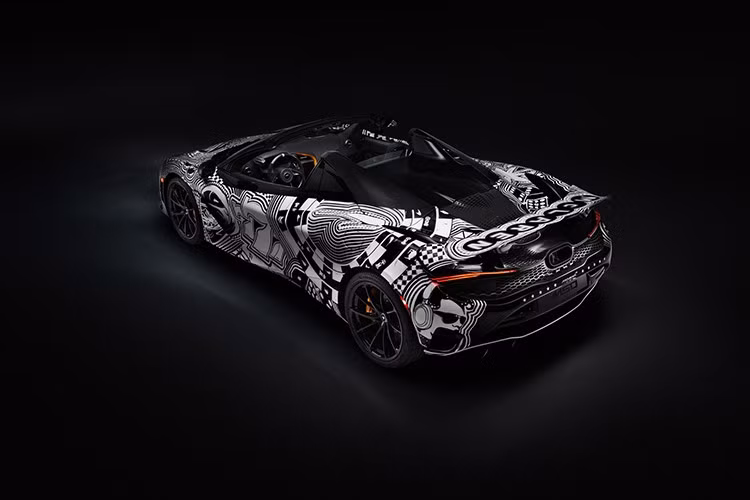 Như hầu hết các bạn đã biết, 750S về cơ bản là phiên bản nâng cấp của 720S, với phần đầu và đuôi xe được thiết kế lại đôi chút, cùng với công suất được tăng cường lên tới 740 mã lực và mô-men xoắn 590 lb-ft.