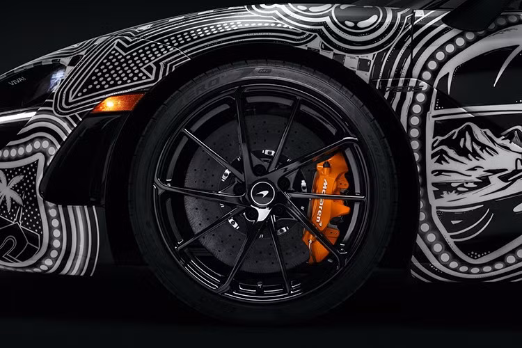 “Project Viva thể hiện rõ bản chất của McLaren Special Operations – vượt ra ngoài khuôn khổ thông thường để tạo ra thứ gì đó thực sự mang tính cá nhân”, ông Jonathan Simms, giám đốc MSO, phát biểu.