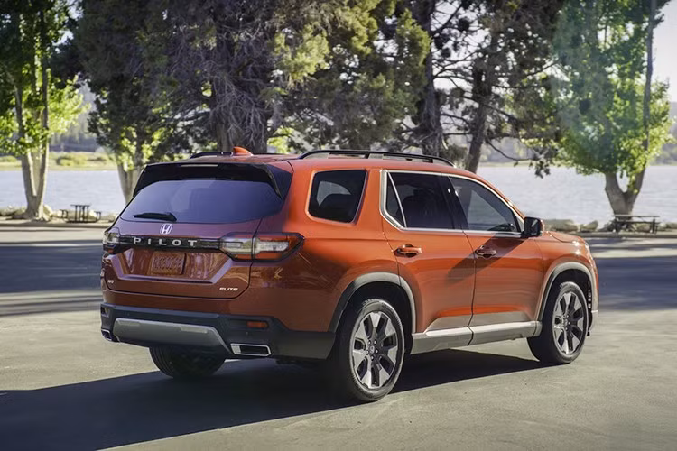 Xe tiếp tục sử dụng động cơ V6 3.5L hút khí tự nhiên cho công suất 285 mã lực, mô-men xoắn 355 Nm, kết hợp hộp số tự động 10 cấp. Hệ dẫn động AWD i-VTM4 là tùy chọn cho bản Sport và EX-L, tiêu chuẩn trên các bản còn lại.