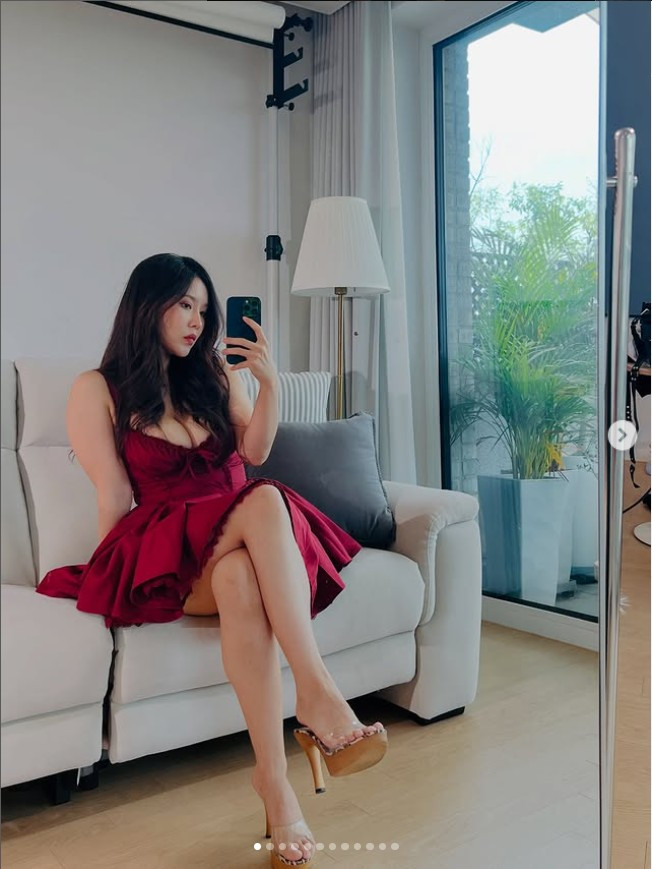 Chính phong cách đó khiến cộng đồng mạng phải công nhận: Norajoy không chỉ là một người mẫu ảnh, mà còn là hình mẫu phụ nữ hiện đại với lối đi đầy khác biệt.