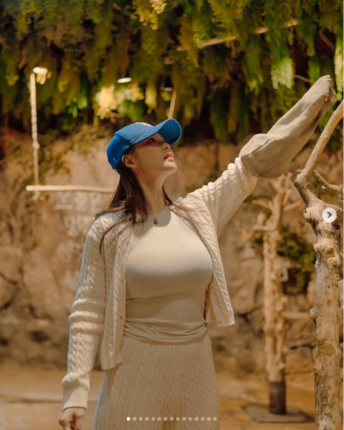 Norajoy hợp tác với nhiều thương hiệu làm đẹp và thời trang, hướng đến phong cách kết hợp hình ảnh "mommy" với đủ mọi phong cách thời trang của Hàn Quốc từ dịu dàng nữ tính, táo bạo gợi cảm, cosplay tinh nghịch cho đến sang trọng quý phái,...