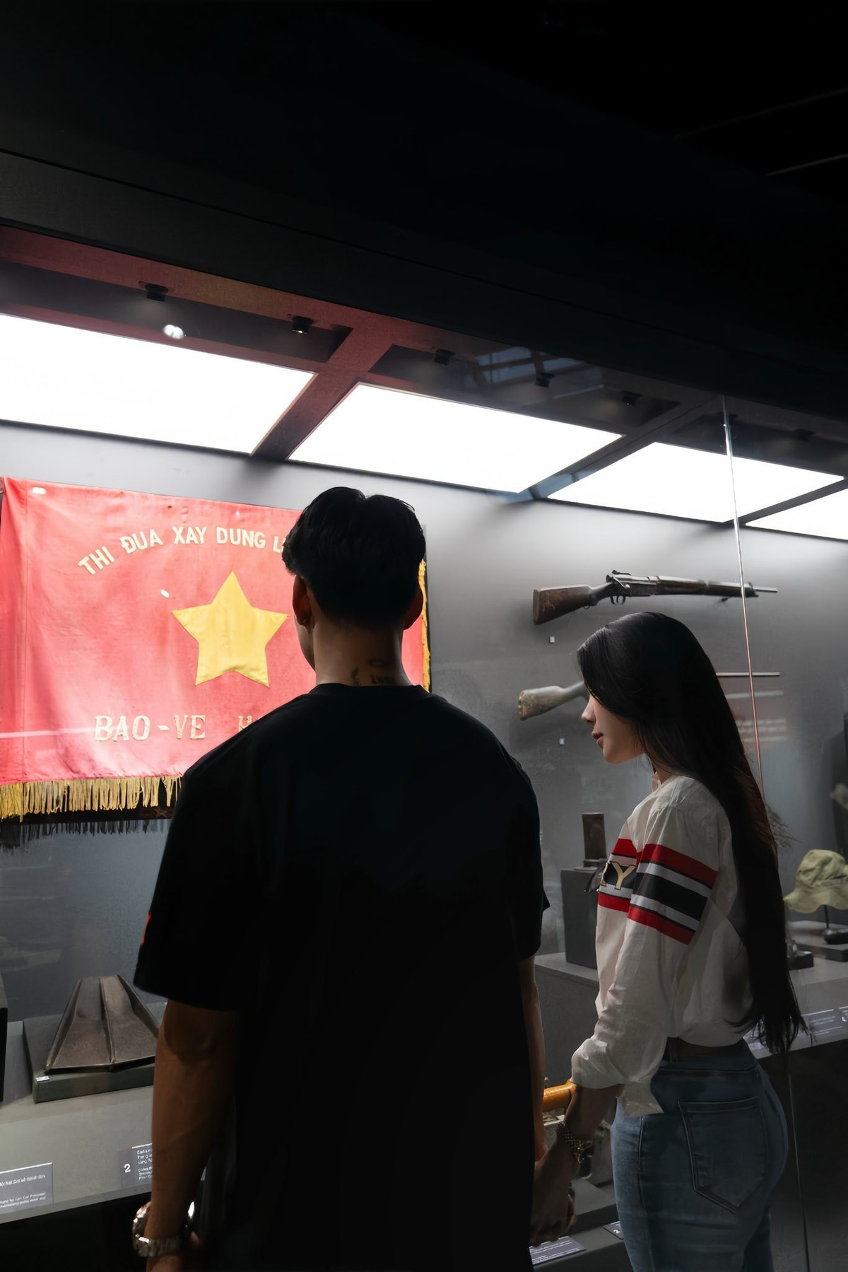 Đặc biệt trong một bài đăng trên story cá nhân hồi đầu tháng 7, Bích Hạnh khoe Văn Thanh bỏ 100% tiền khi mua một căn nhà song để cô đứng tên chung trong sổ đỏ. Số tiền lương, thưởng hàng tháng nhận được, anh cũng đăng ký nhận bằng số tài khoản của bạn gái.