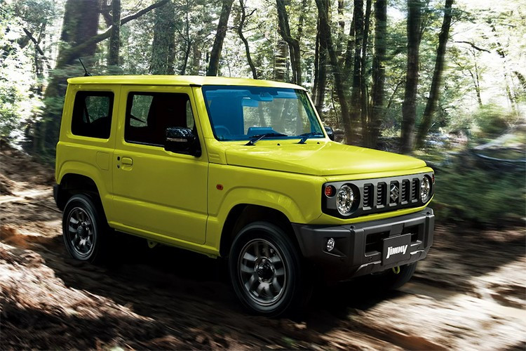 Ngoài ra, các phiên bản Suzuki Jimny 2026 sử dụng hộp số tự động còn được trang bị thêm hệ thống cruise control thích ứng và chức năng chống khởi động sai số lùi – những tính năng từng chỉ xuất hiện trên bản Nomade.