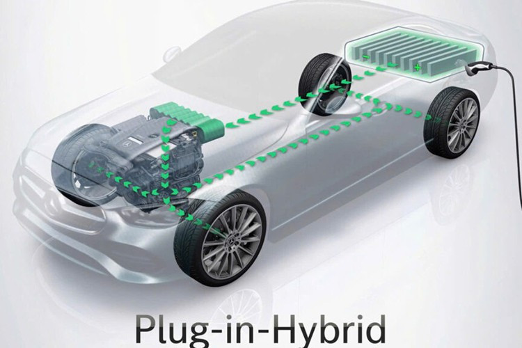 Trong phân khúc SUV hạng sang cỡ trung giống GLE 400e tại Việt Nam hiện có một số cái tên sử dụng động cơ PHEV là Porsche Cayenne S E-Hybrid và Volvo XC90 T8 Recharge.