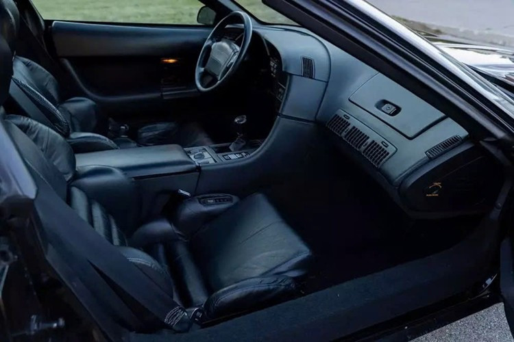 Người đàn ông này cho biết anh phải bán chiếc xe vì hiện anh đã có 2 con và cần một chiếc xe rộng rãi hơn, đồng thời nói thêm rằng đây là một trong những chiếc xe mơ ước của anh, và anh thật may mắn khi sở hữu nó.