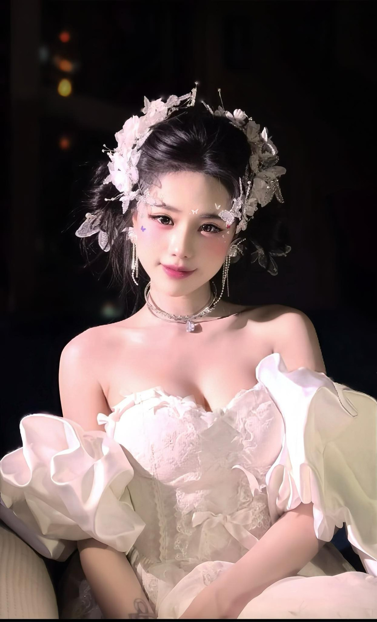 Ngoài hoạt động trực tuyến, YuGi còn gây chú ý khi xuất hiện tại các sự kiện lớn, trong đó có những sân chơi thể thao đối kháng như MMA hay các màn trình diễn mang màu sắc truyền thống, cho thấy hình ảnh một hot girl đa năng.