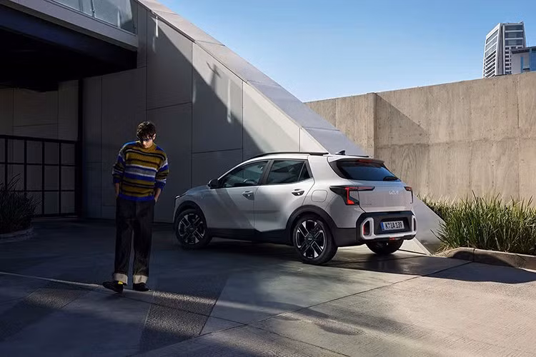 Xe có khả năng tăng tốc 0–100 km/h trong khoảng 11 đến 12,1 giây, tốc độ tối đa 178 km/h. Trong khi đó, bản GT-Line và GT-Line S sử dụng hệ thống mild-hybrid 48V, nâng công suất lên 113 mã lực, tăng tốc 0–100 km/h trong khoảng 10,7 đến 10,8 giây, tốc độ tối đa đạt 182 km/h.