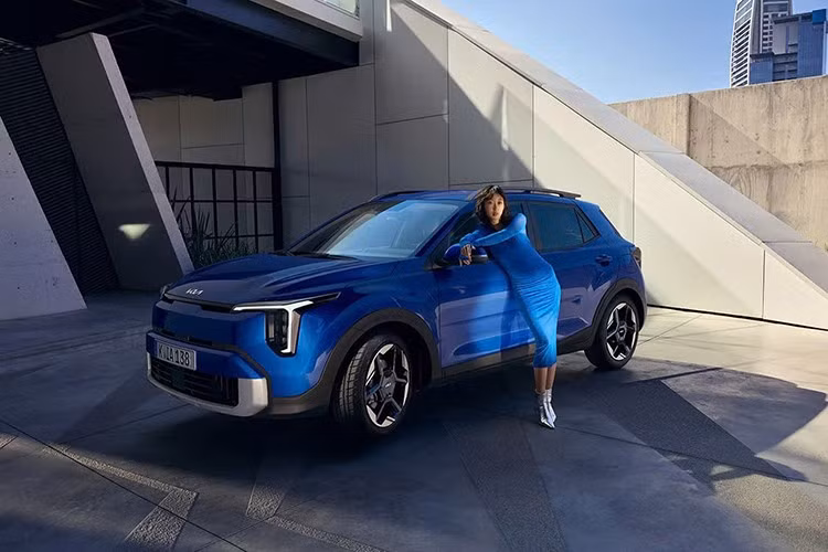 Tại thị trường Anh quốc, Kia Stonic 2026 có giá khởi điểm từ 21.795 Bảng (29.380 USD - khoảng 769 triệu đồng), trở thành một trong những mẫu xe có giá phải chăng nhất của Kia, chỉ sau Picanto.