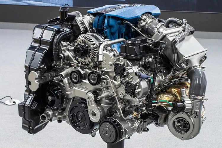 Năm 2025 chứng kiến một cột mốc quan trọng: 9/10 động cơ được vinh danh đều mang công nghệ điện hóa, từ hybrid tự sạc, hybrid cắm sạc (PHEV) cho đến thuần điện. Đây là minh chứng rõ rệt cho xu hướng chuyển dịch của ngành công nghiệp ôtô toàn cầu.