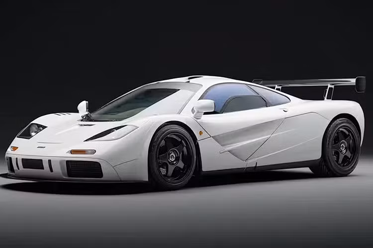 McLaren F1 phiên bản đường phố số thứ tự 14/64 thuộc sở hữu Hoàng gia Brunei với màu ngoại thất Titanium Yellow và nội thất Đen. Đến năm 2007, xe đổi sang màu Ibis White và bổ sung bộ tăng lực ép xuống (High-Downforce Kit) cùng nội thất theo thông số LM, hộp dụng cụ Facom nguyên bản và bộ hành lý hai món.