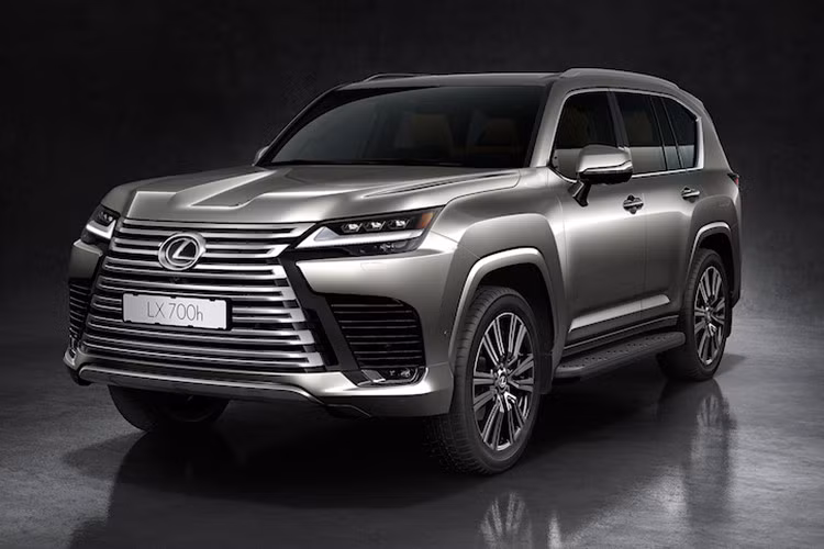 Lexus LX 700h Hybrid ﻿Trong phân khúc SUV hạng sang, LX 700h là bước chuyển quan trọng của Lexus. Xe được trang bị hệ truyền động hybrid với sự kết hợp của động cơ V6 3.4L tăng áp kép với mô tơ điện mang đến khả năng cải thiện mô-men xoắn cực đại, sức mạnh và khả năng tiết kiệm nhiên liệu.