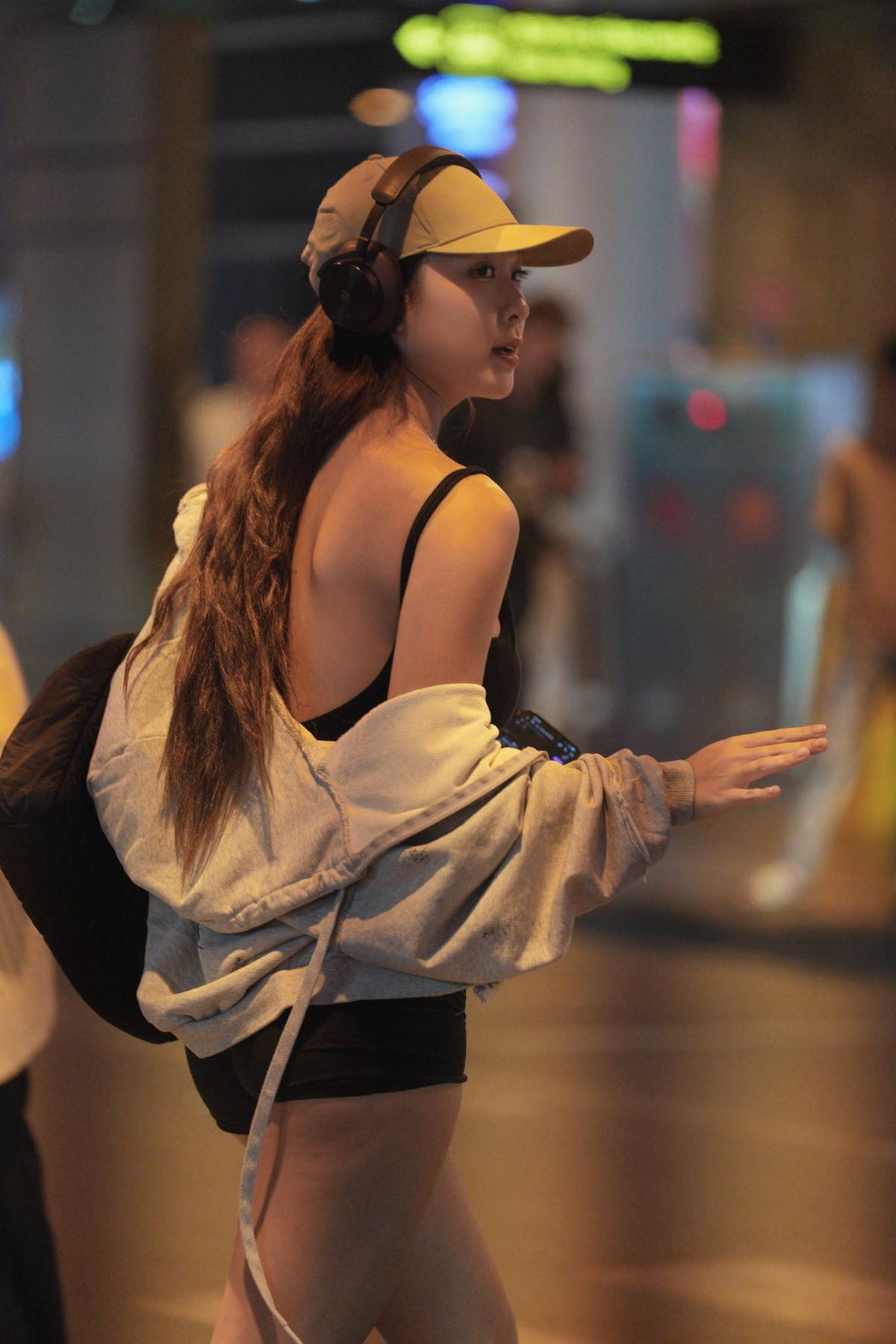 Điều khiến người xem không thể rời mắt khỏi Nàng Kim chính là khả năng “ghi điểm” ở mọi góc máy.