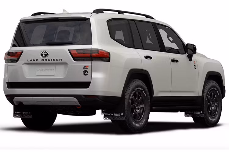 Dựa trên nền tảng mẫu xe SUV địa hình Toyota Land Cruiser GR Sport sử dụng động cơ diesel, Rally Raid không chỉ dừng lại ở việc bổ sung tem trang trí mà còn nhận được nhiều nâng cấp thực sự.
