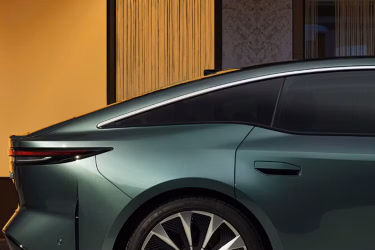 Ngoài ra, đây cũng sẽ là mẫu xe đầu tiên tham gia hệ sinh thái thông minh “Human x Car x Home” của Xiaomi, cho phép người dùng kết nối đồng bộ giữa ô tô, thiết bị cá nhân và các sản phẩm nhà thông minh.