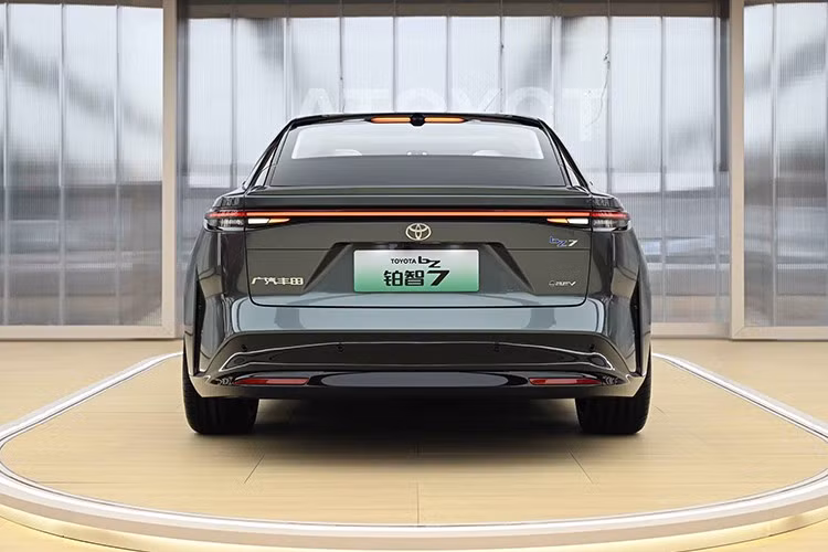 Trước đó, vào tháng 6/2025, GAC-Toyota đã công bố hợp tác chiến lược với Huawei, Momenta và Xiaomi. Trong đó, Momenta sẽ đảm nhiệm giải pháp hỗ trợ lái xe tự động, còn Xiaomi đóng vai trò quan trọng trong việc kết nối ô tô với hệ sinh thái thiết bị thông minh.