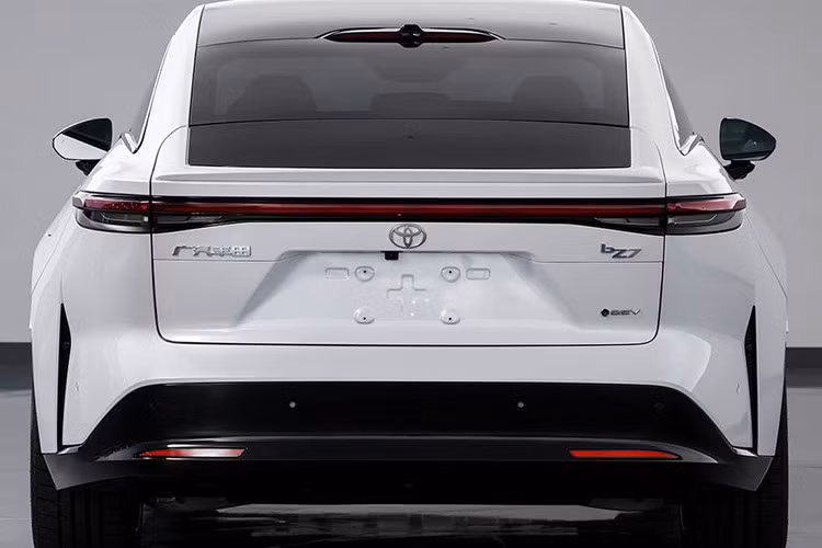 Sức mạnh của Toyota bZ7 đến từ động cơ điện do Huawei phát triển, cho công suất tối đa 207 kW (278 mã lực), tốc độ tối đa 180 km/h. Xe sử dụng pin LFP do CALB-Tech cung cấp. Tuy nhiên, thông số về dung lượng pin và phạm vi di chuyển vẫn chưa được công bố chính thức.