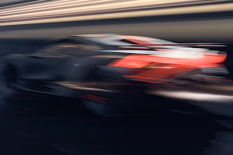 Dreame định vị sản phẩm đầu tay là một chiếc xe điện thuần túy siêu sang trọng, khác biệt với Bugatti vốn sử dụng động cơ đốt trong hoặc hybrid. Cabin xe nổi bật với vô-lăng hai chấu bằng nhôm nguyên khối và màn hình hiển thị kích thước lớn, mang phong cách hiện đại và nguyên bản hơn so với Chiron.