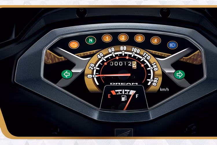 Đồng hồ kết hợp analog và LCD hiển thị rõ ràng các thông số vận hành, tăng tính tiện nghi và thẩm mỹ. Hệ thống treo ống lồng trước và monoshock sau giúp xe vận hành êm ái, ổn định trên nhiều loại địa hình.