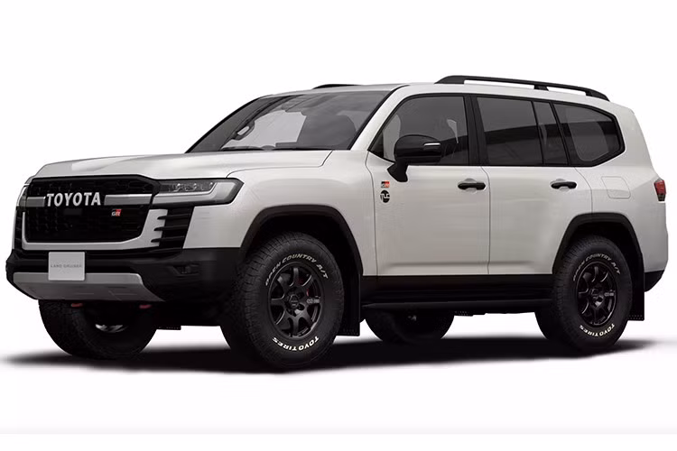 Xe trang bị bộ mâm hợp kim Enkei PDT1 18 inch đi kèm lốp địa hình Toyo Open Country, kết hợp cùm phanh sơn đỏ và móc kéo trước sau tạo điểm nhấn phong cách xe đua. Ngoại thất còn có thêm chắn bùn và bộ tem TLC cá tính.