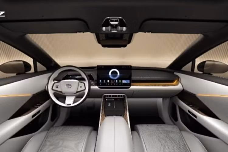 Thiết kế phía trước sử dụng ngôn ngữ mặt ca-lăng kín đặc trưng của xe điện, kết hợp cụm đèn pha hình chữ C. Trên nóc xe trang bị cảm biến lidar, phục vụ cho hệ thống hỗ trợ lái xe tiên tiến của Momenta.