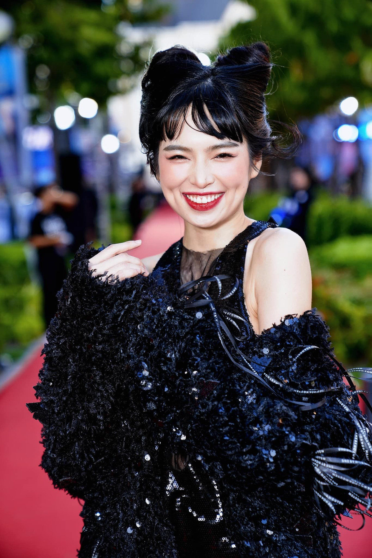 Má lúm "hiếm có" của Khánh Vân.