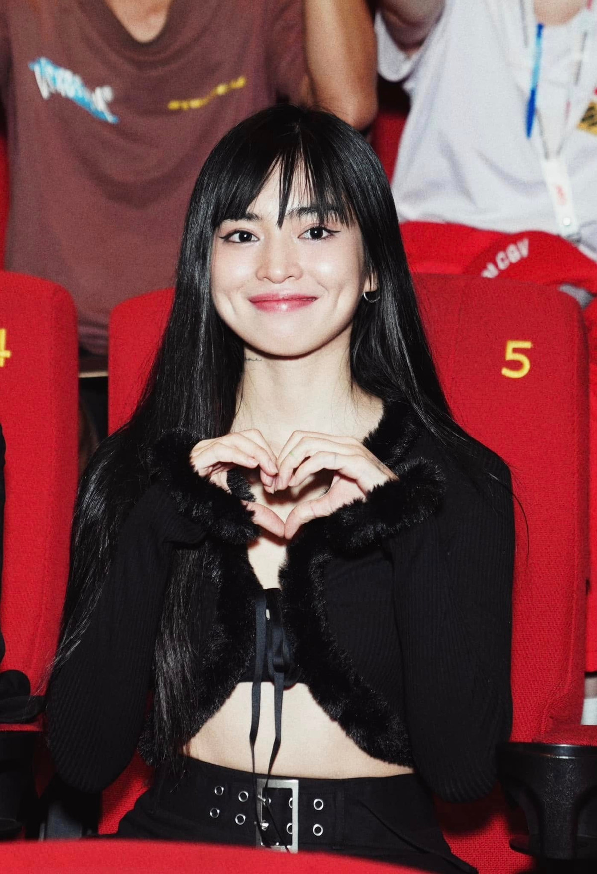 Ngoài "Mắt Biếc", Khánh Vân còn tham gia nhiều dự án phim ngắn, sitcom và web drama khác. Cô thường được giao những vai diễn có tính cách dễ thương, nhí nhảnh, phù hợp với hình tượng cá nhân.