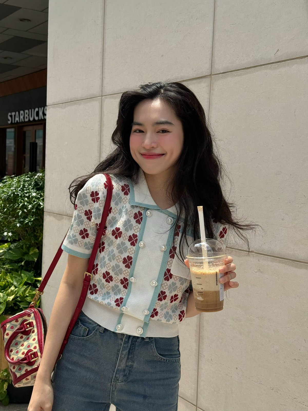 Có thể nói, má lúm đồng tiền chính là vũ khí tạo nên sức hút riêng biệt của Khánh Vân.